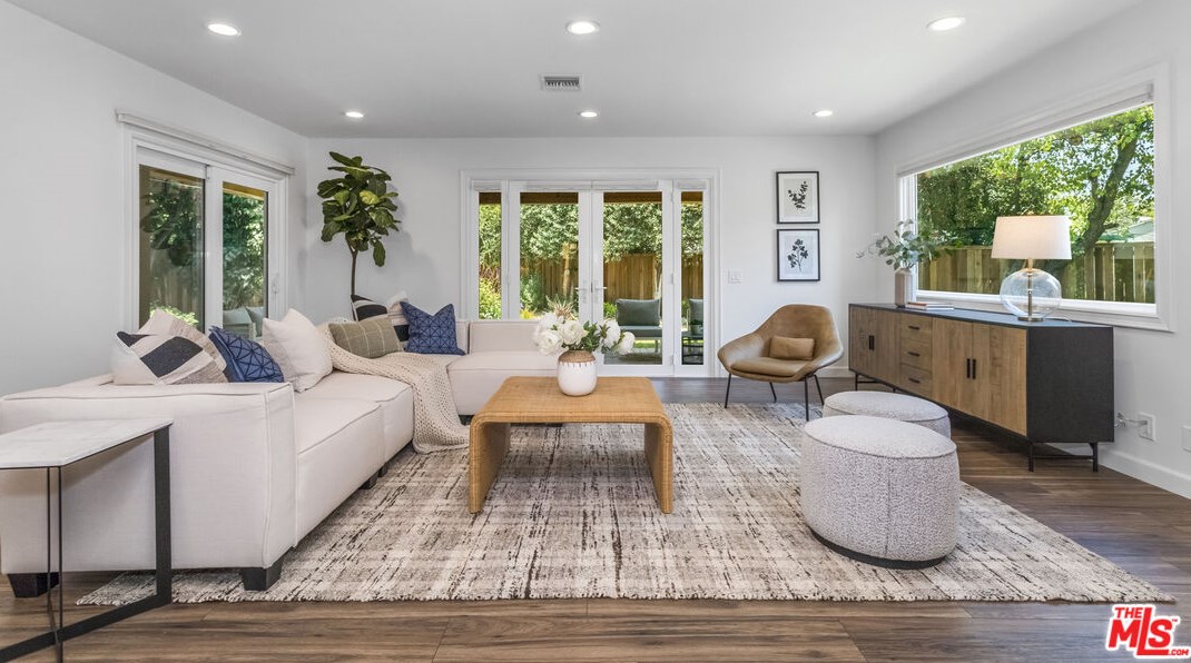 5932 Colbath Ave, Van Nuys CA  91401-4326 exterior