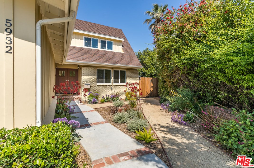 5932 Colbath Ave, Van Nuys, CA 91401-4326