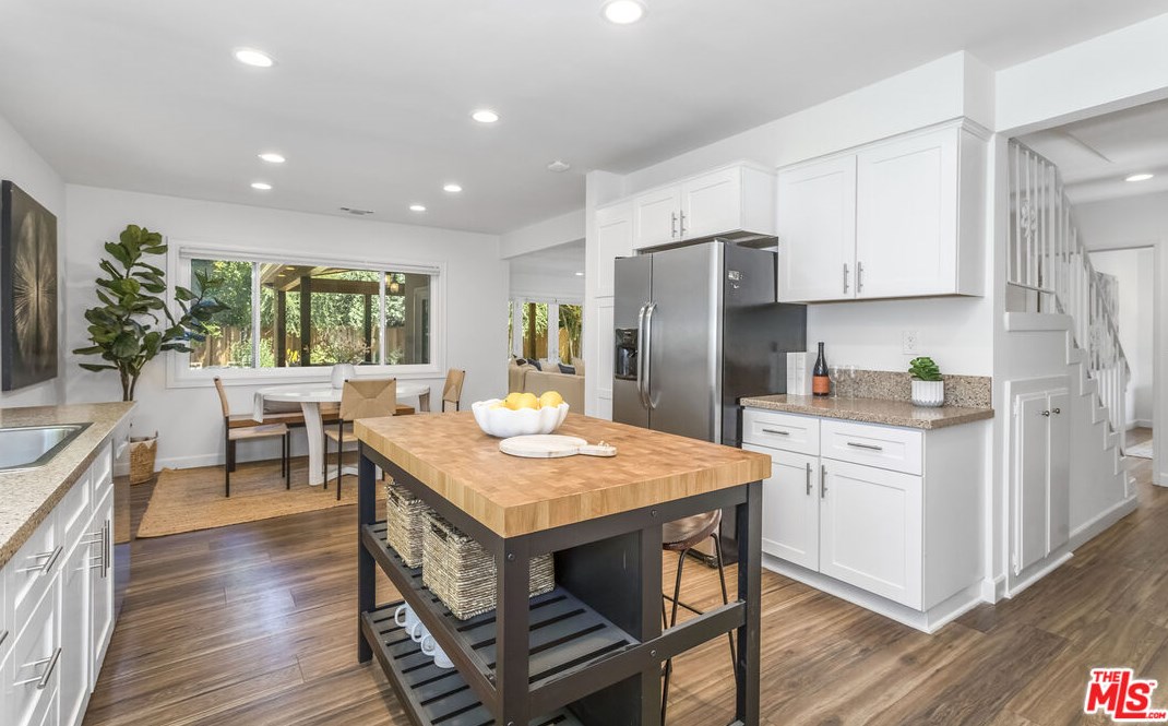 5932 Colbath Ave, Van Nuys CA  91401-4326 exterior