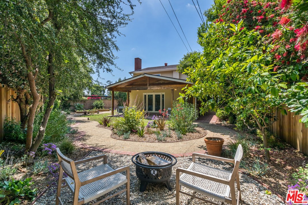 5932 Colbath Ave, Van Nuys CA  91401-4326 exterior