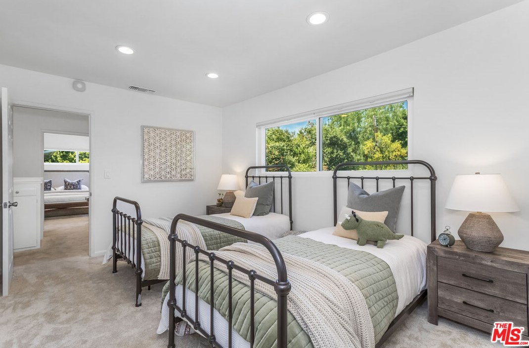 5932 Colbath Ave, Van Nuys CA  91401-4326 exterior