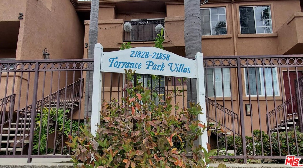 21858 Vermont Ave, Torrance CA  90502-2114 exterior