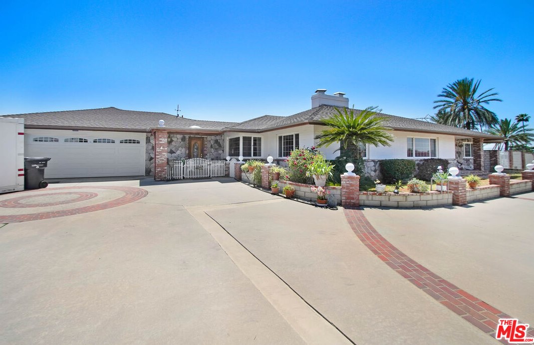 30371 Sunset Dr, Redlands, CA 92373-7361