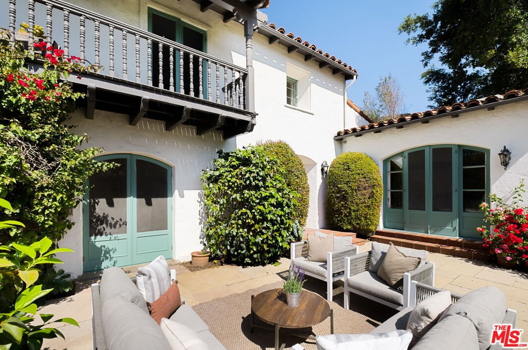 2487 Morslay Rd, Altadena, CA 91001-2717
