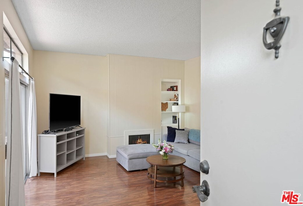 1502 Dixon St, Glendale, CA 91205-4347