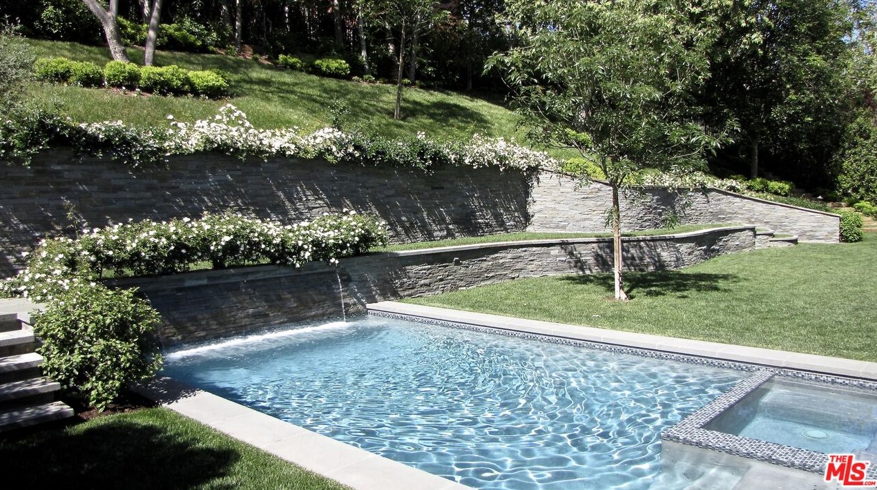 250 Garden Dr, Thousand Oaks CA 91361-5085 exterior