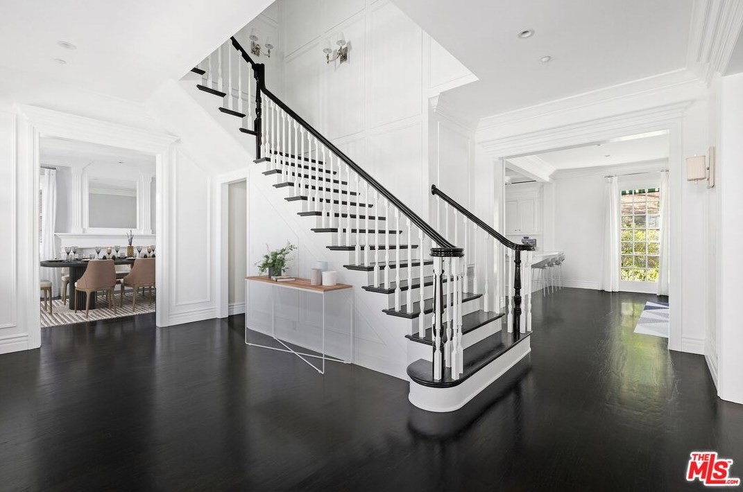 250 Garden Dr, Thousand Oaks CA 91361-5085 exterior