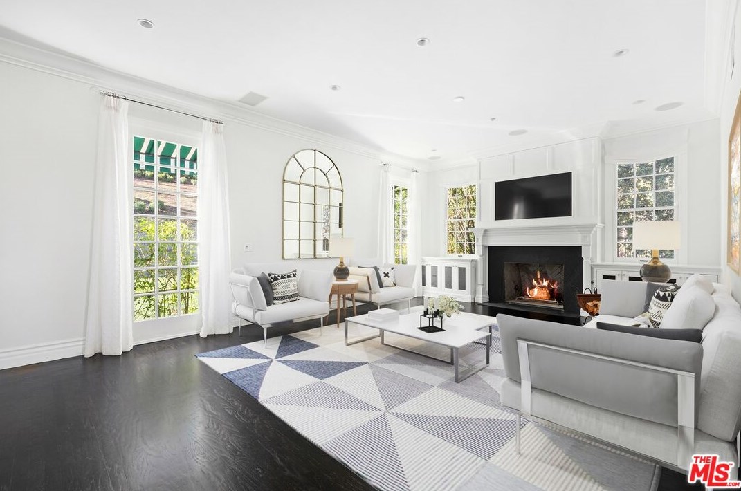 250 Garden Dr, Thousand Oaks CA 91361-5085 exterior