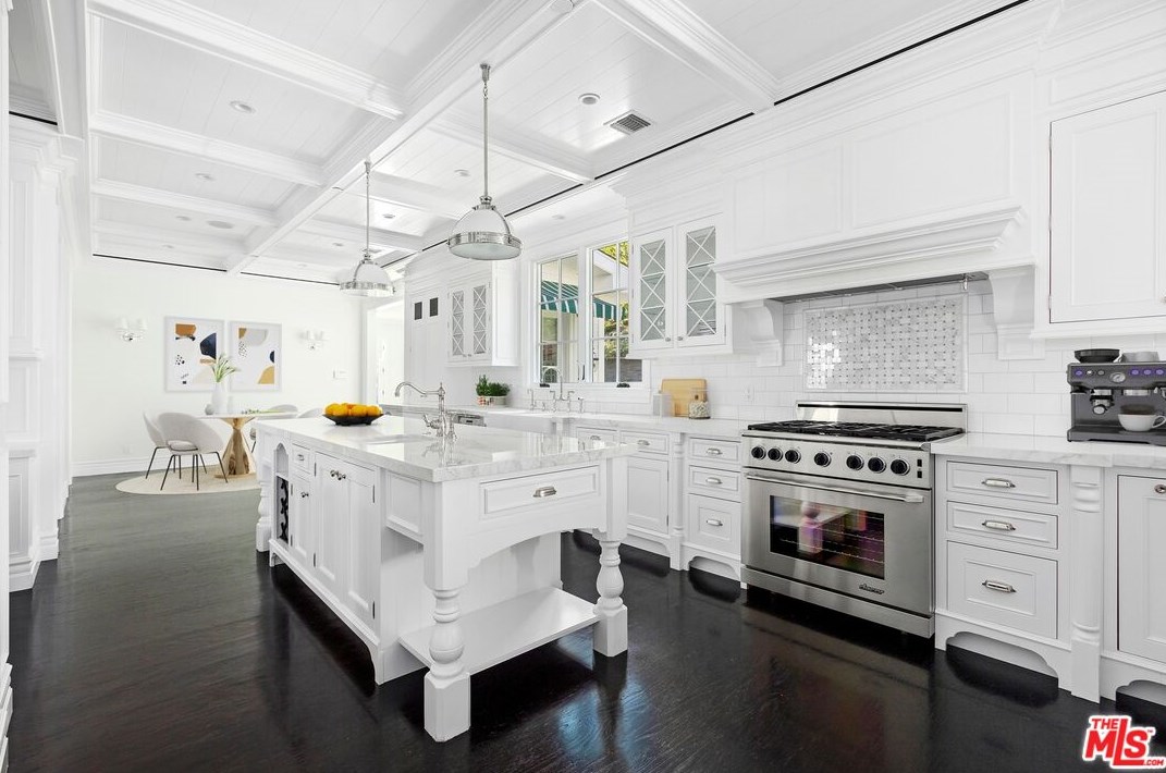 250 Garden Dr, Thousand Oaks CA 91361-5085 exterior