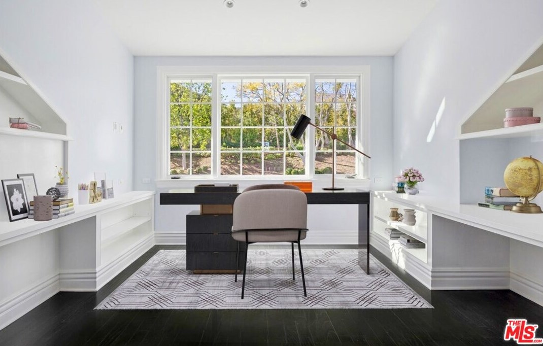 250 Garden Dr, Thousand Oaks CA 91361-5085 exterior