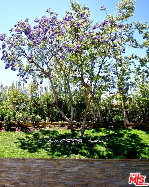 250 Garden Dr, Thousand Oaks CA 91361-5085 exterior