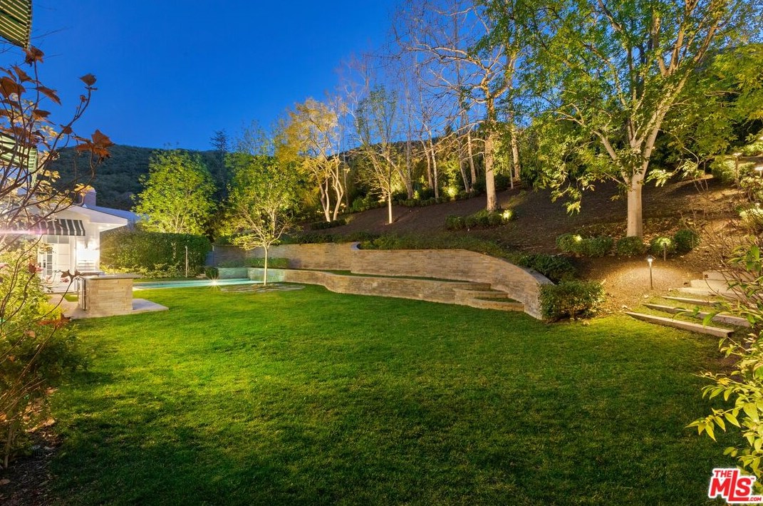 250 Garden Dr, Thousand Oaks CA 91361-5085 exterior