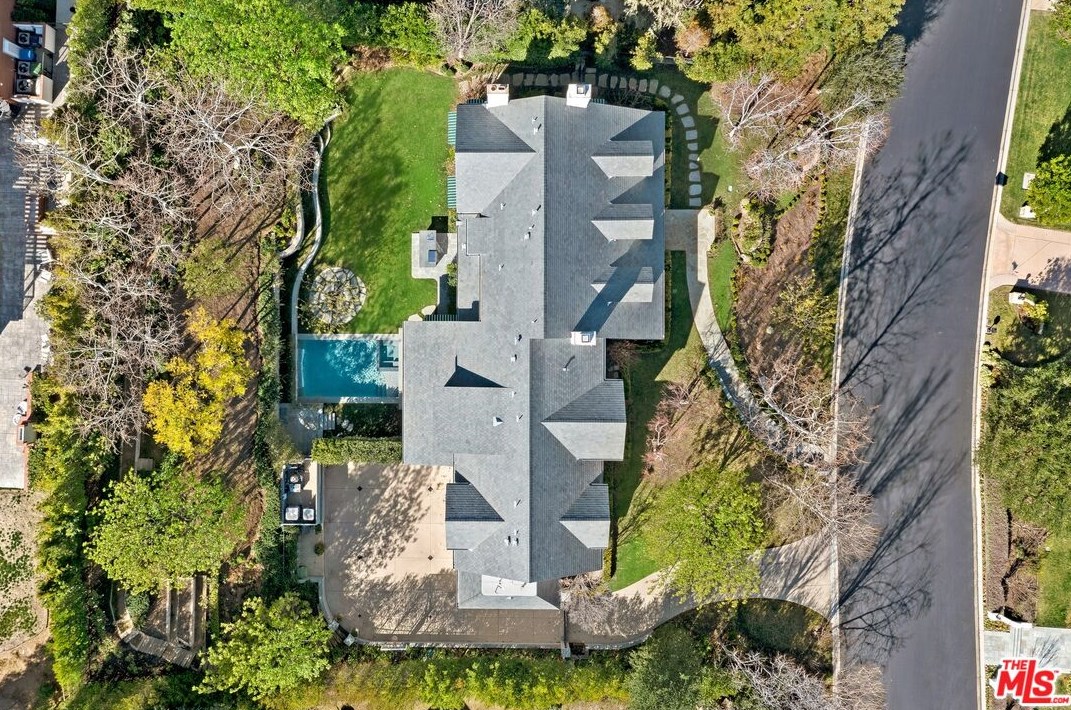 250 Garden Dr, Thousand Oaks CA 91361-5085 exterior