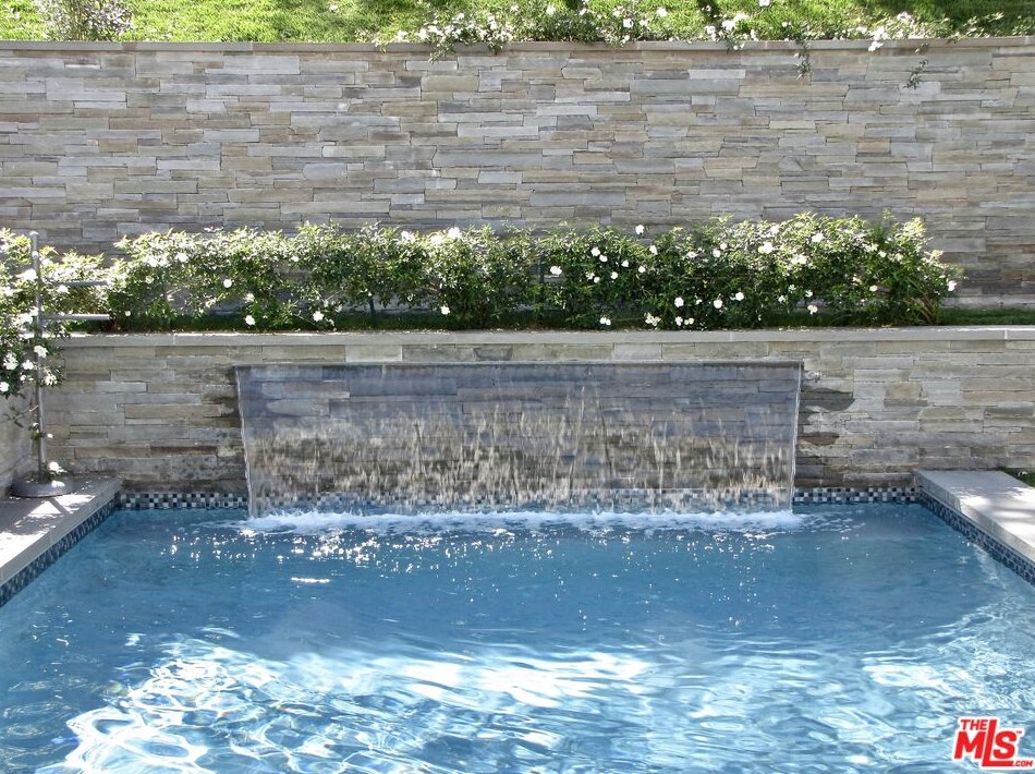 250 Garden Dr, Thousand Oaks CA 91361-5085 exterior