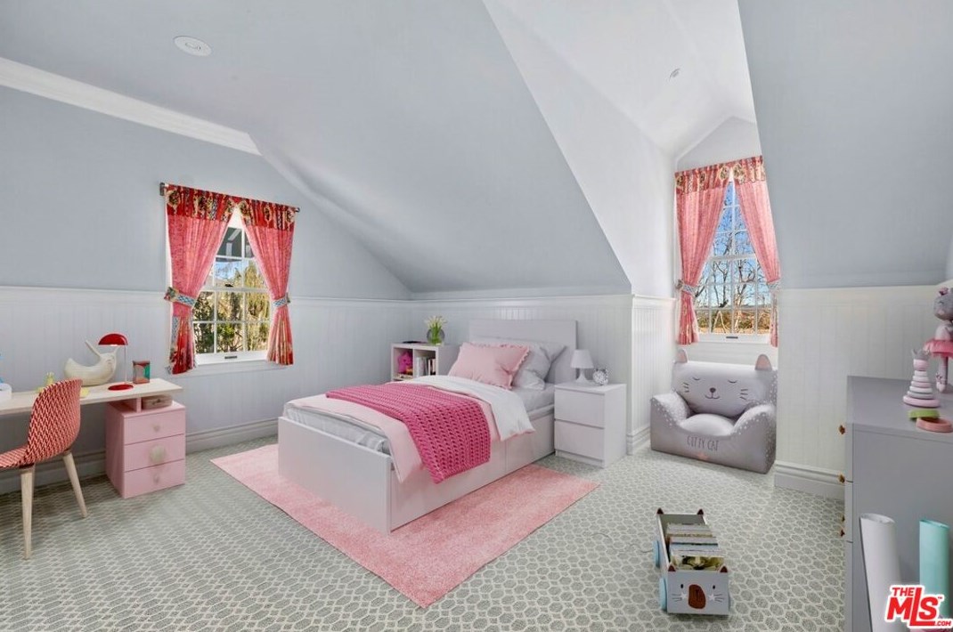 250 Garden Dr, Thousand Oaks CA 91361-5085 exterior