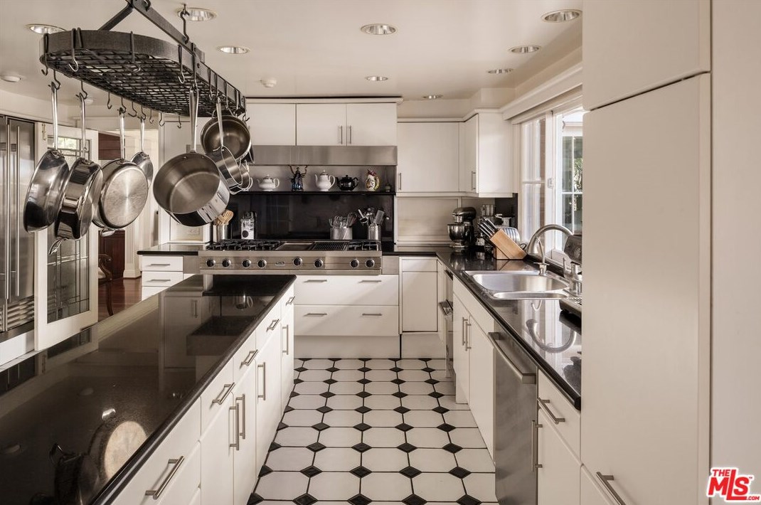 15524 Collina Strada, Los Angeles CA  90077-1514 exterior