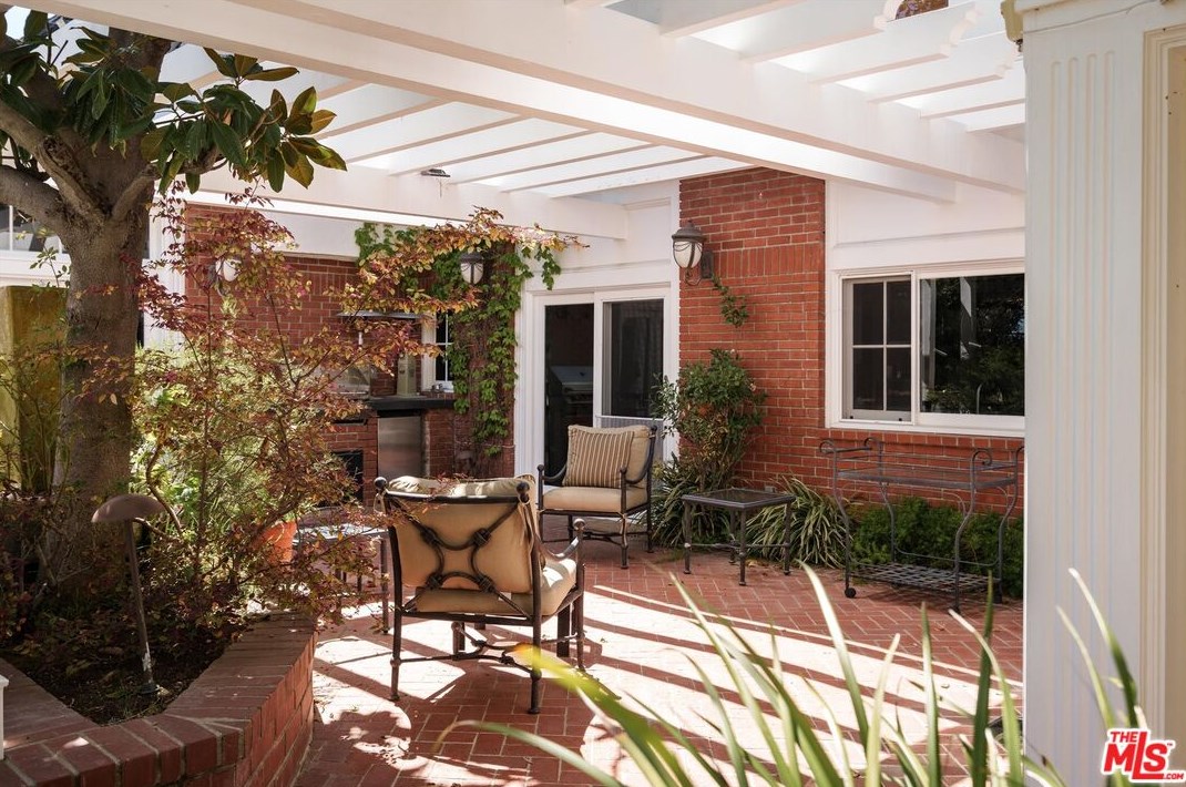 15524 Collina Strada, Los Angeles CA  90077-1514 exterior