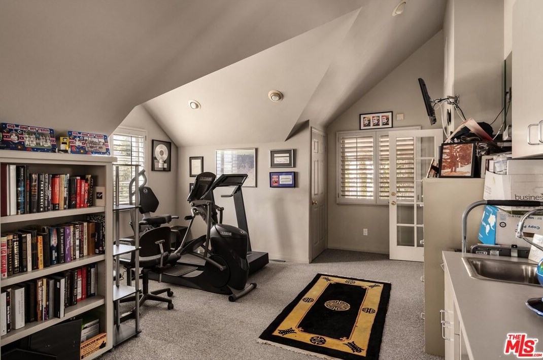 15524 Collina Strada, Los Angeles CA  90077-1514 exterior