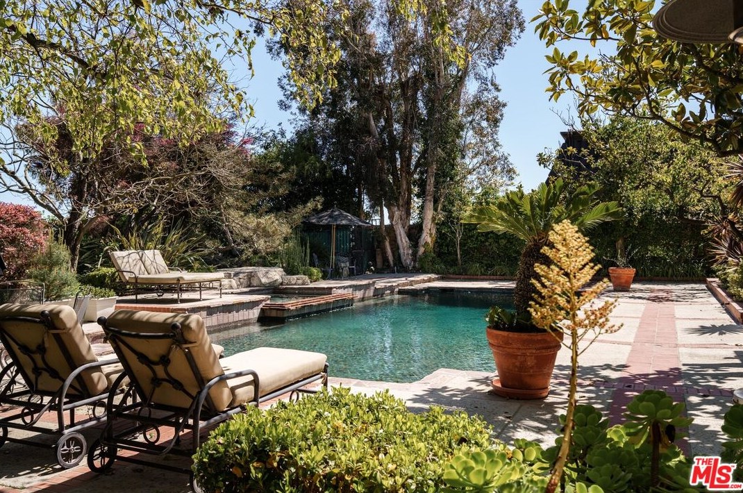 15524 Collina Strada, Los Angeles, CA 90077-1514