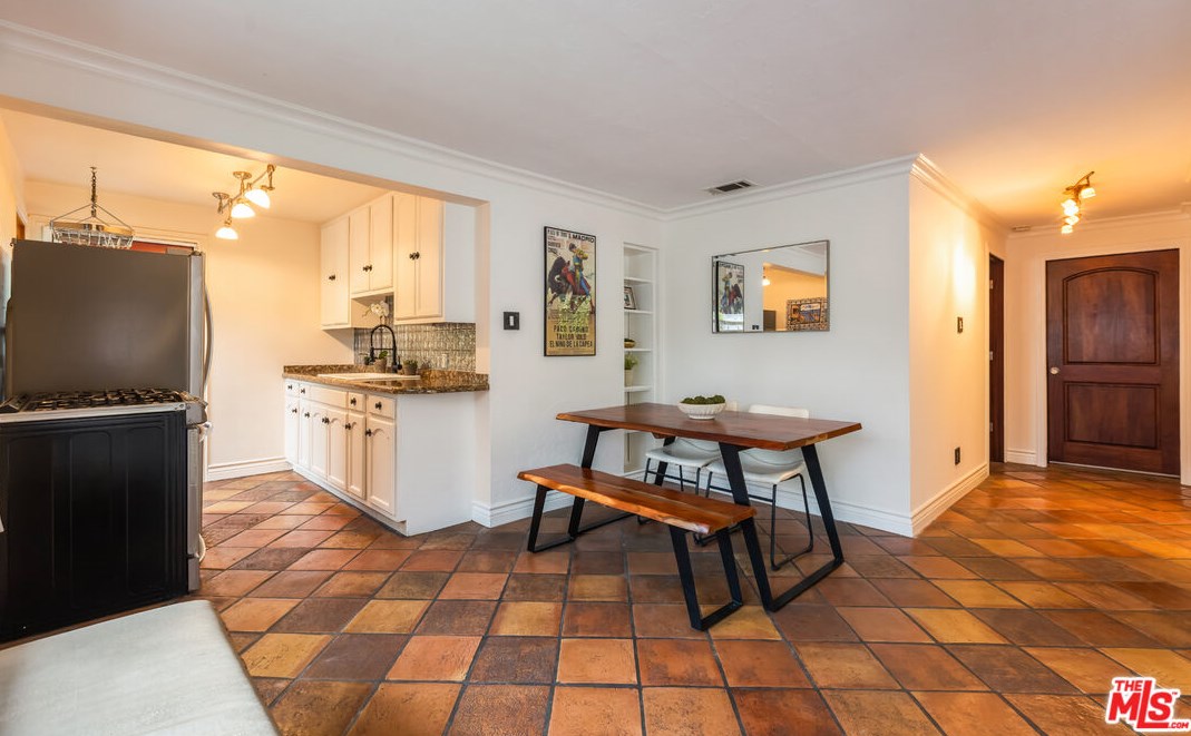 11348 Mccune Ave, Los Angeles CA  90066-3637 exterior