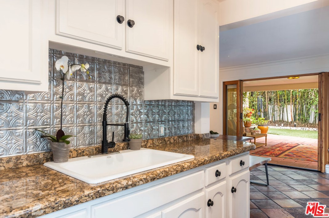 11348 Mccune Ave, Los Angeles CA  90066-3637 exterior