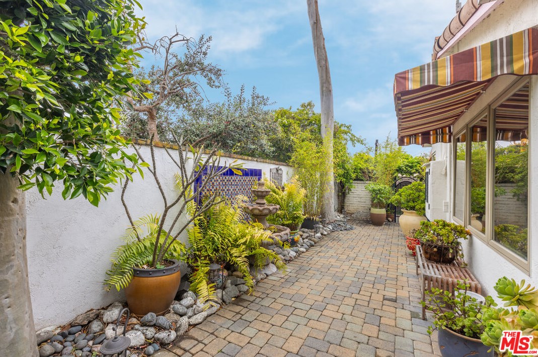 11348 Mccune Ave, Los Angeles CA  90066-3637 exterior