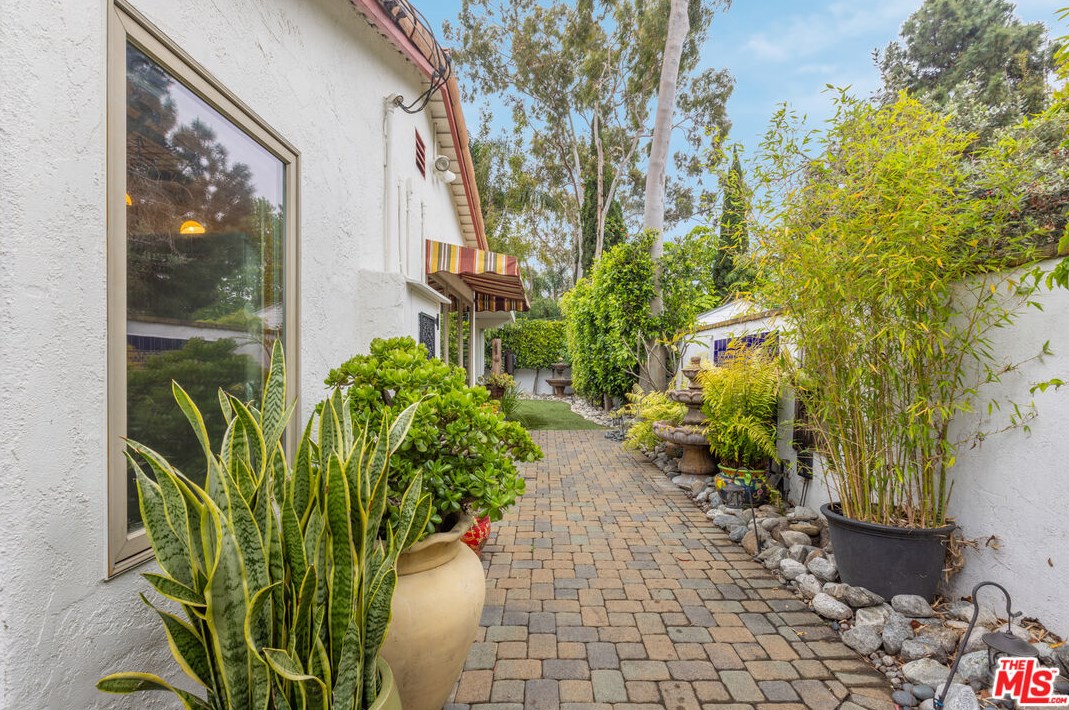 11348 Mccune Ave, Los Angeles CA  90066-3637 exterior