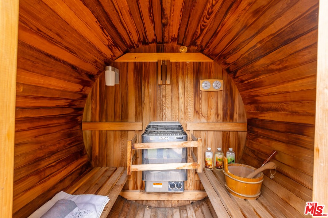 11348 Mccune Ave, Los Angeles CA  90066-3637 exterior