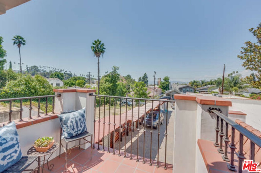 1548 Micheltorena St, Los Angeles, CA 90026-1622