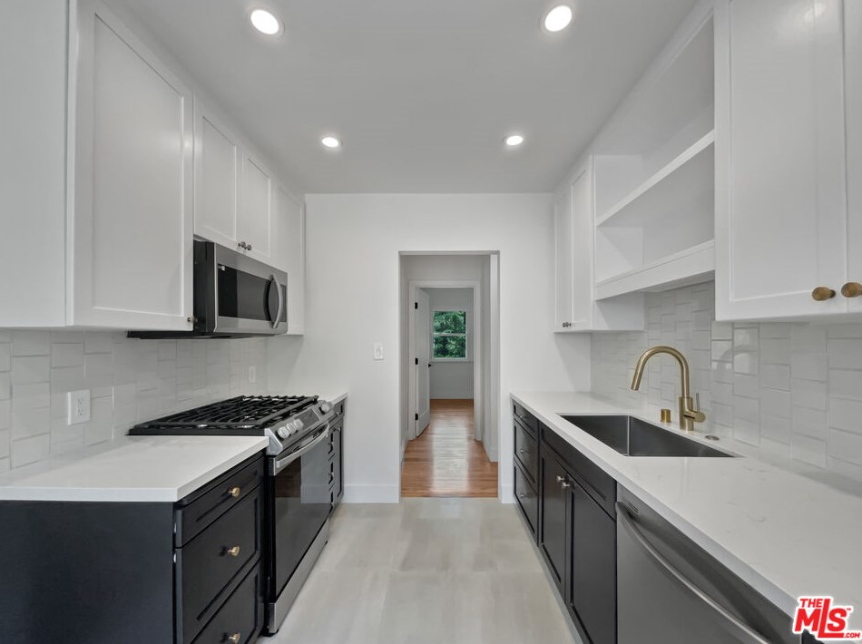 3311 Santa Carlotta St, Glendale, CA 91214