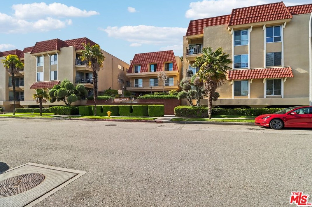 5845 Doverwood Dr, Los Angeles, CA 90230-7243