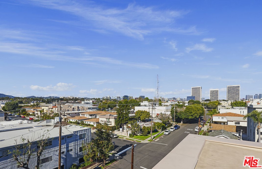 11554 Iowa Ave, Los Angeles CA  90025-7109 exterior