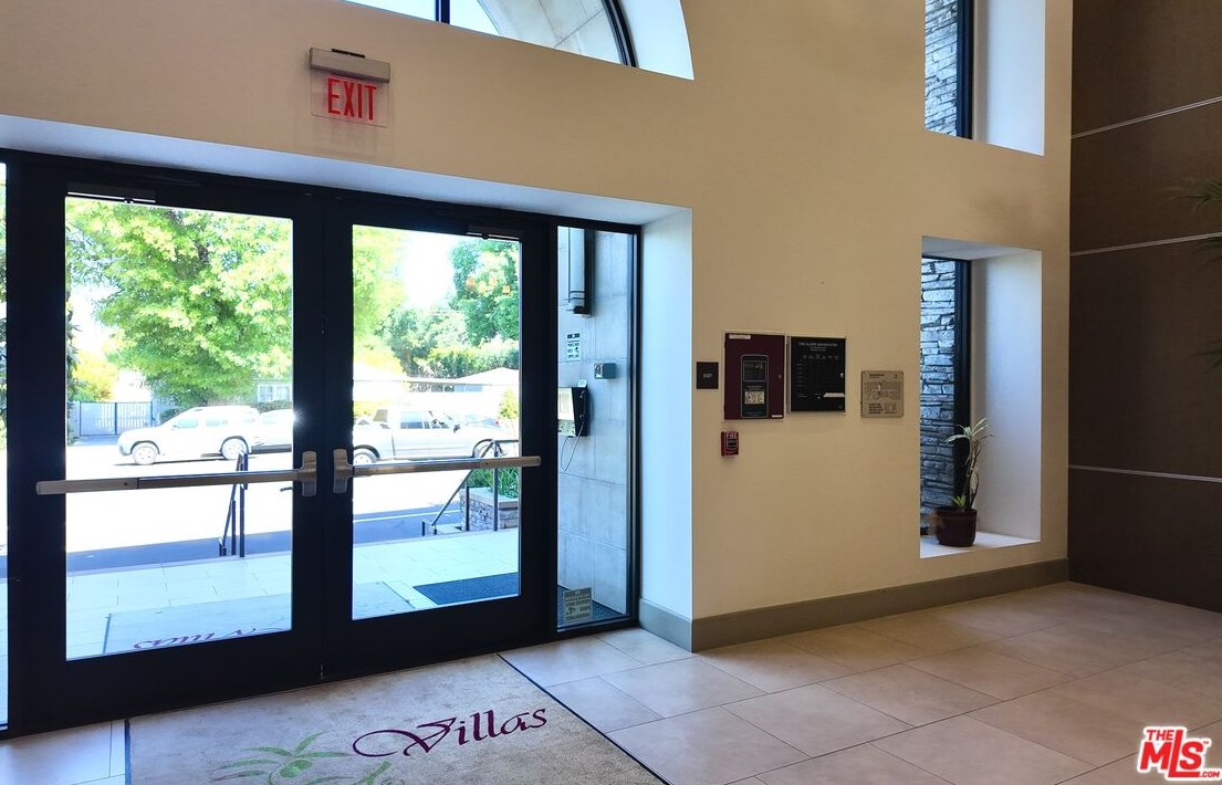 5015 Balboa Blvd, Van Nuys CA 91316-3424 exterior