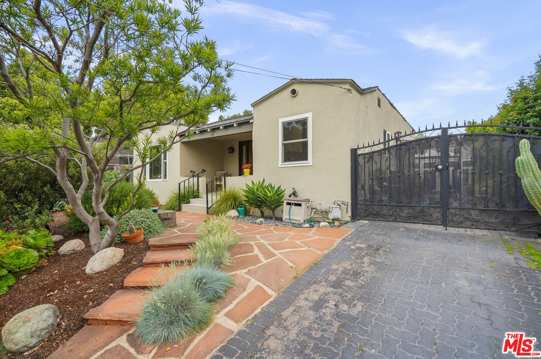 511 Crosby St, Altadena, CA 91001