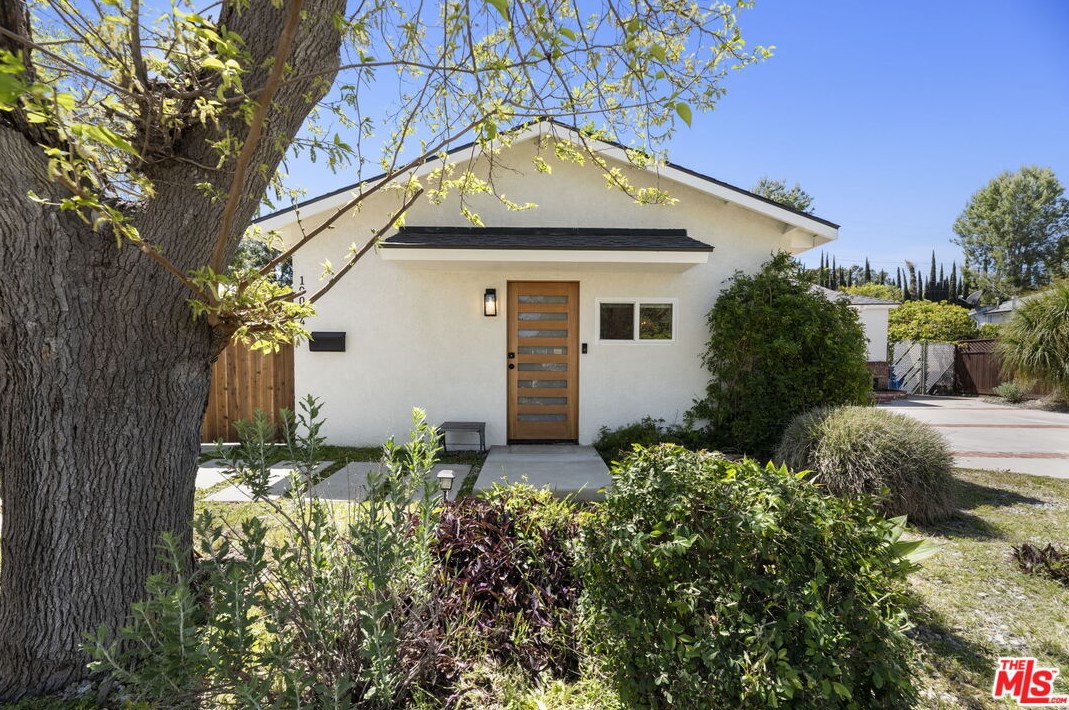 19014 Bessemer St, Los Angeles, CA 91335