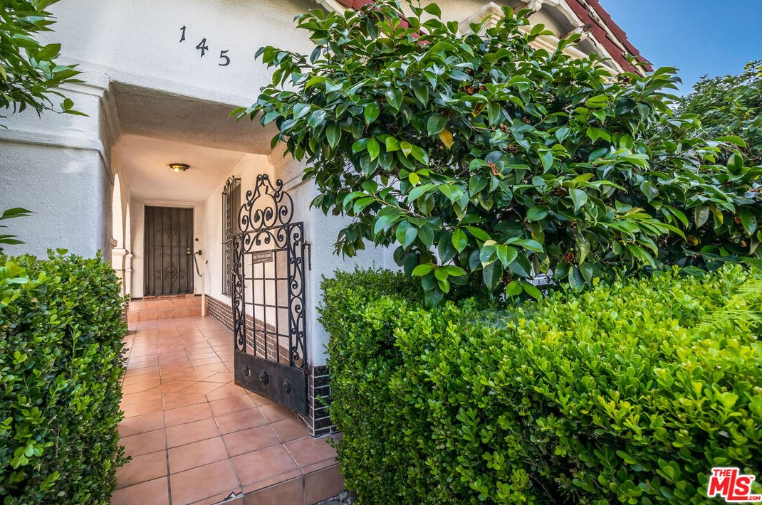 145 Willaman Dr, Beverly Hills, CA 90211-2112