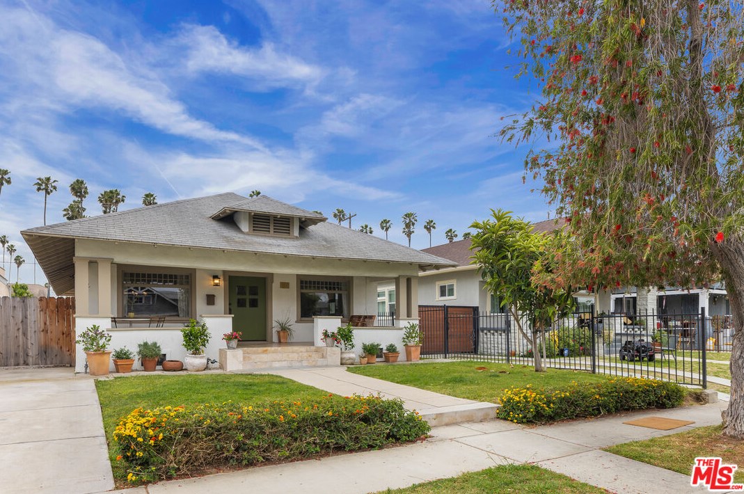 2352 29th Pl, Los Angeles, CA 90018-2944