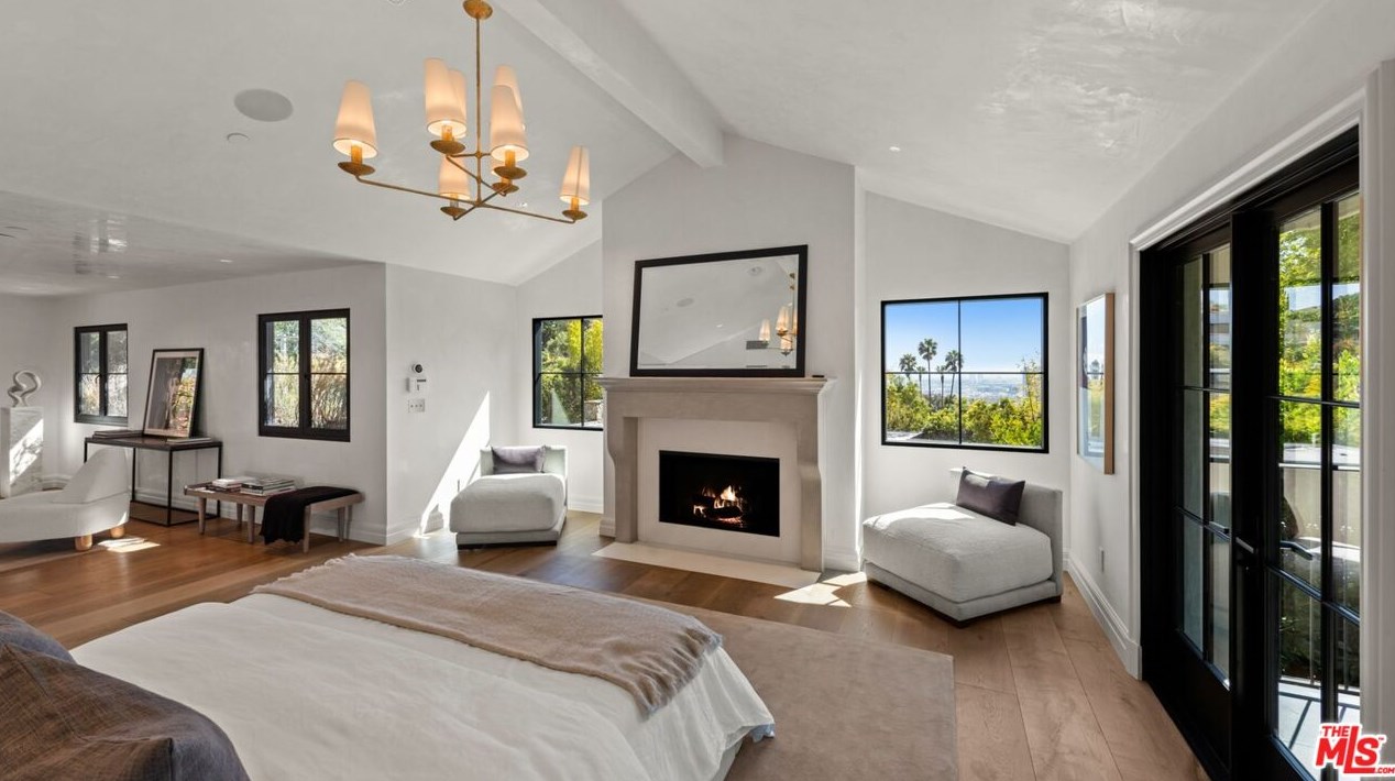 1549 Doheny Dr, Los Angeles CA  90035-3210 exterior