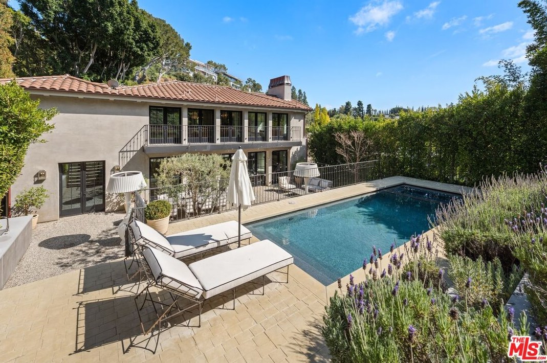 1549 Doheny Dr, Los Angeles CA  90035-3210 exterior