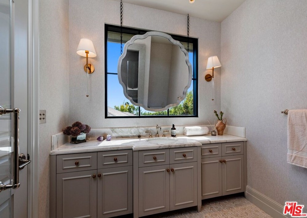 1549 Doheny Dr, Los Angeles CA  90035-3210 exterior