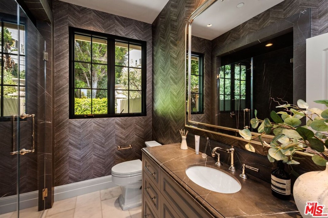 1549 Doheny Dr, Los Angeles CA  90035-3210 exterior
