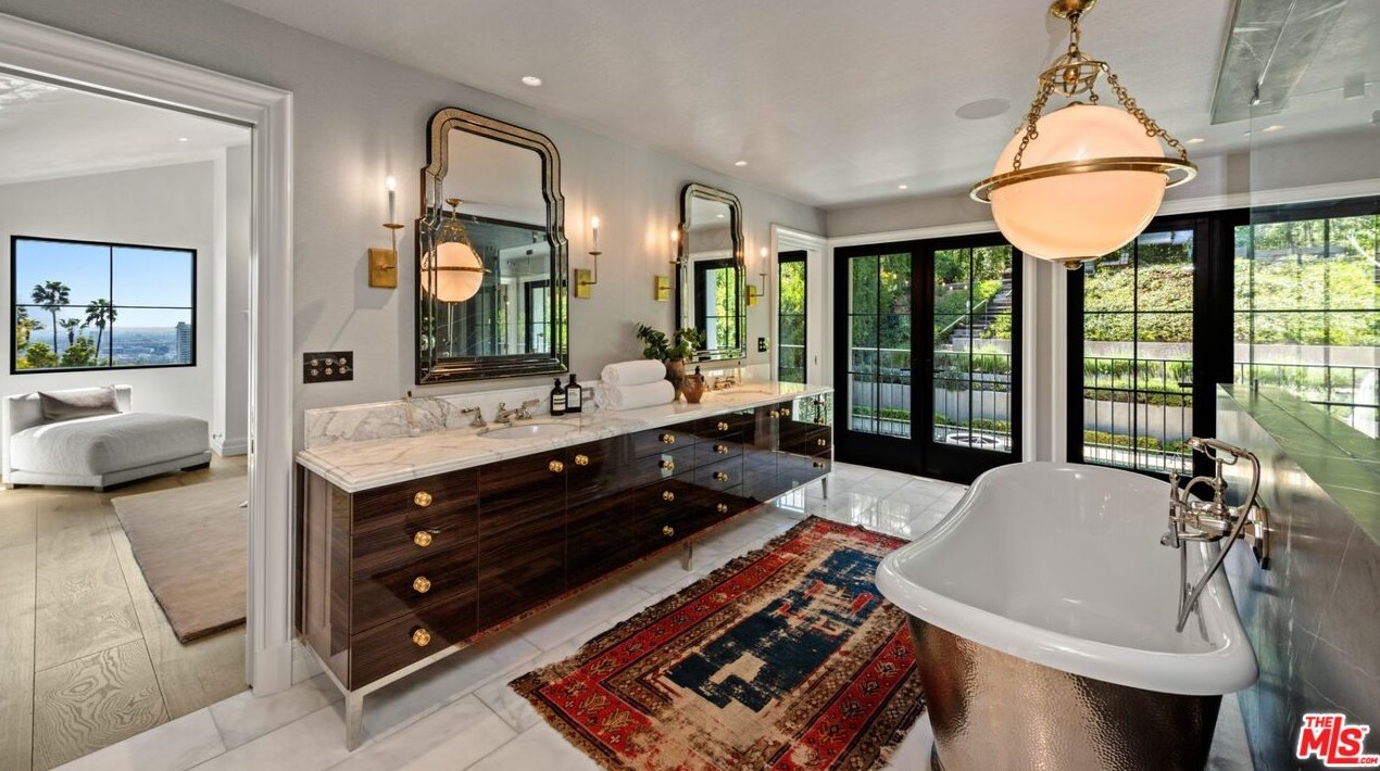 1549 Doheny Dr, Los Angeles CA  90035-3210 exterior