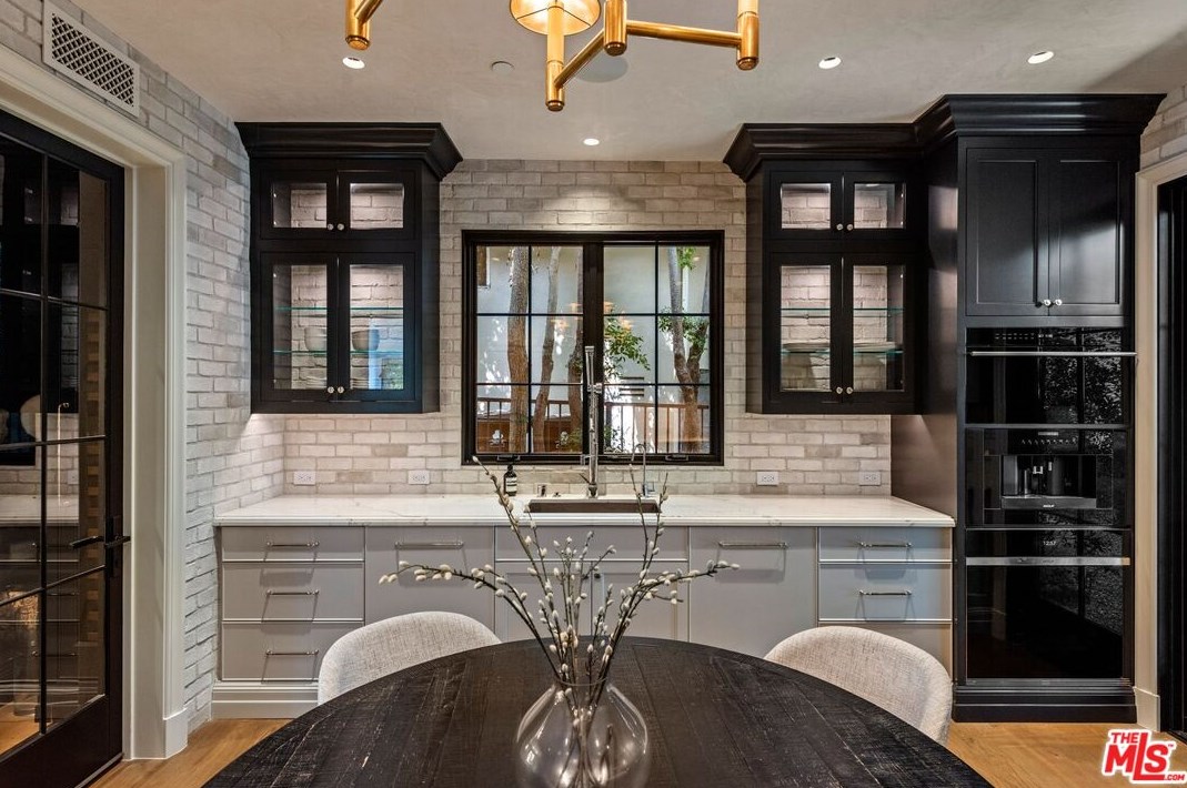 1549 Doheny Dr, Los Angeles CA  90035-3210 exterior