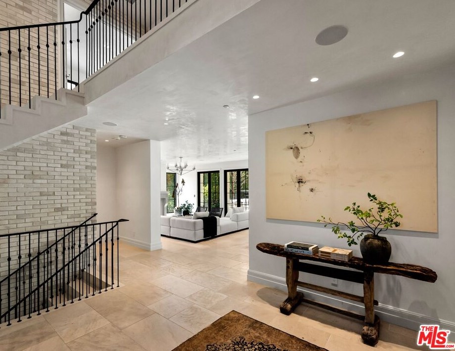 1549 Doheny Dr, Los Angeles CA  90035-3210 exterior