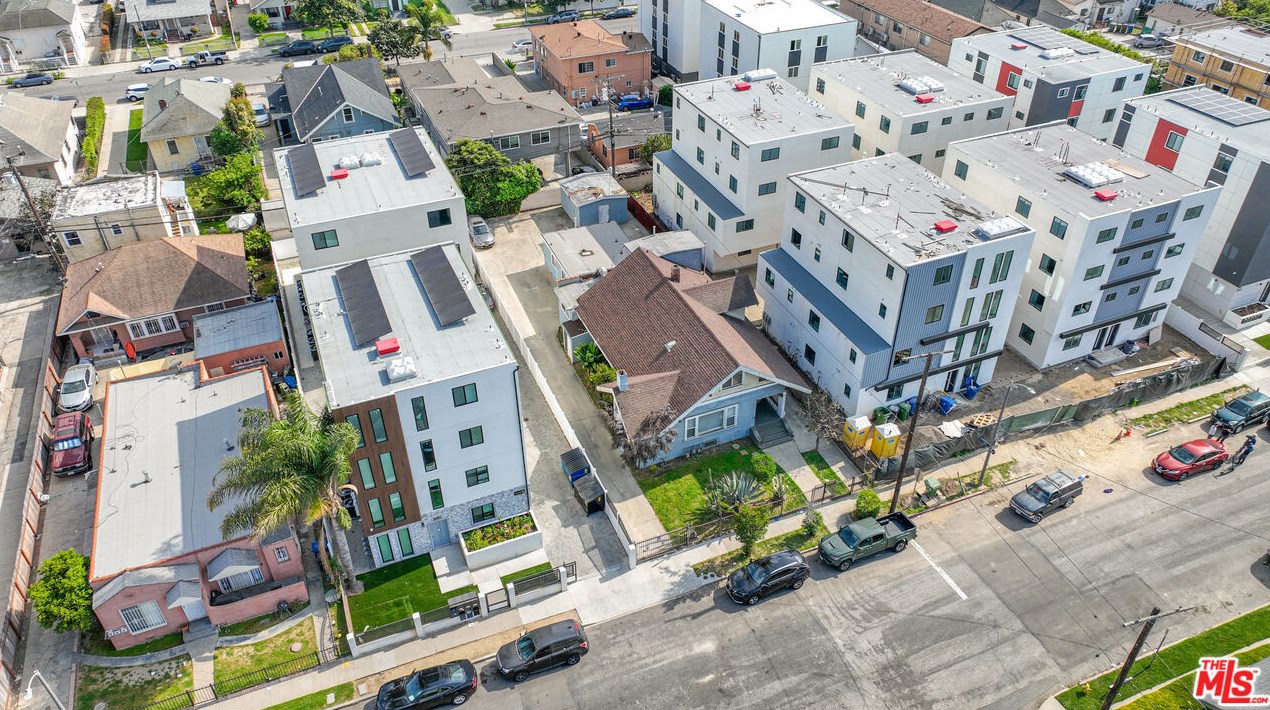 1318 35th Pl, Los Angeles, CA 90007-3404