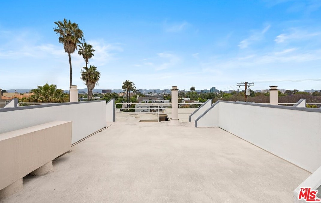 11699 Brookhaven Ave, Los Angeles CA  90064-2846 exterior