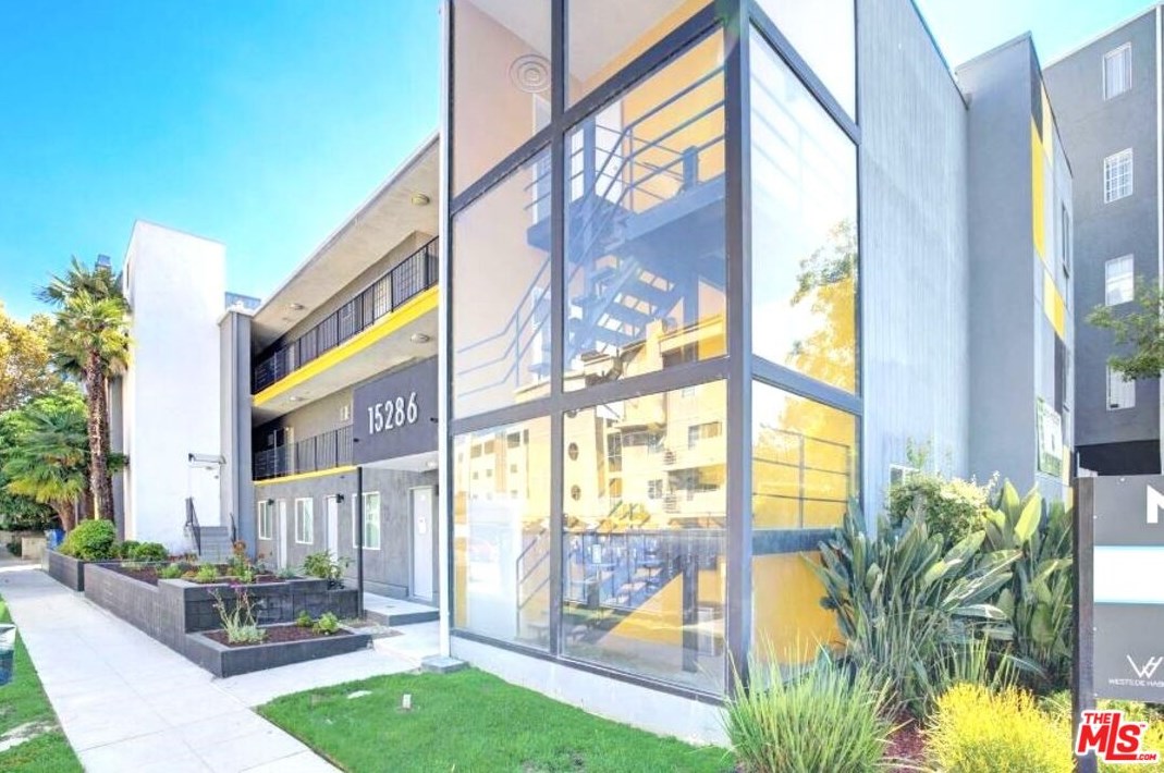 15286 Sutton St, Van Nuys, CA 91403