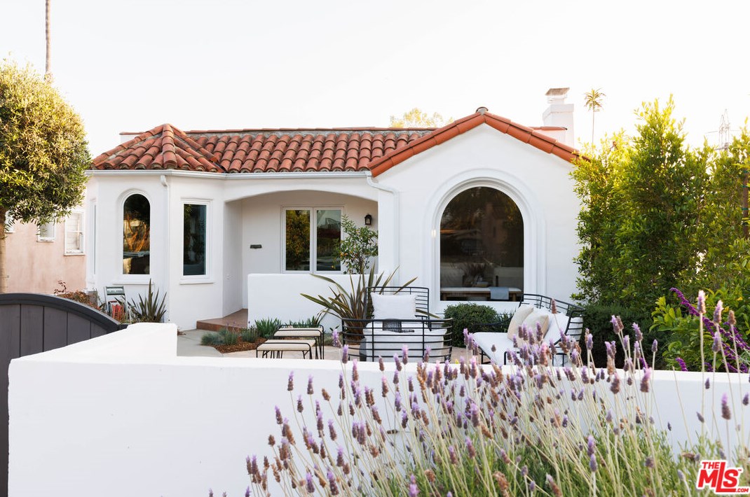3752 Valleybrink Rd, Los Angeles, CA 90039-1427