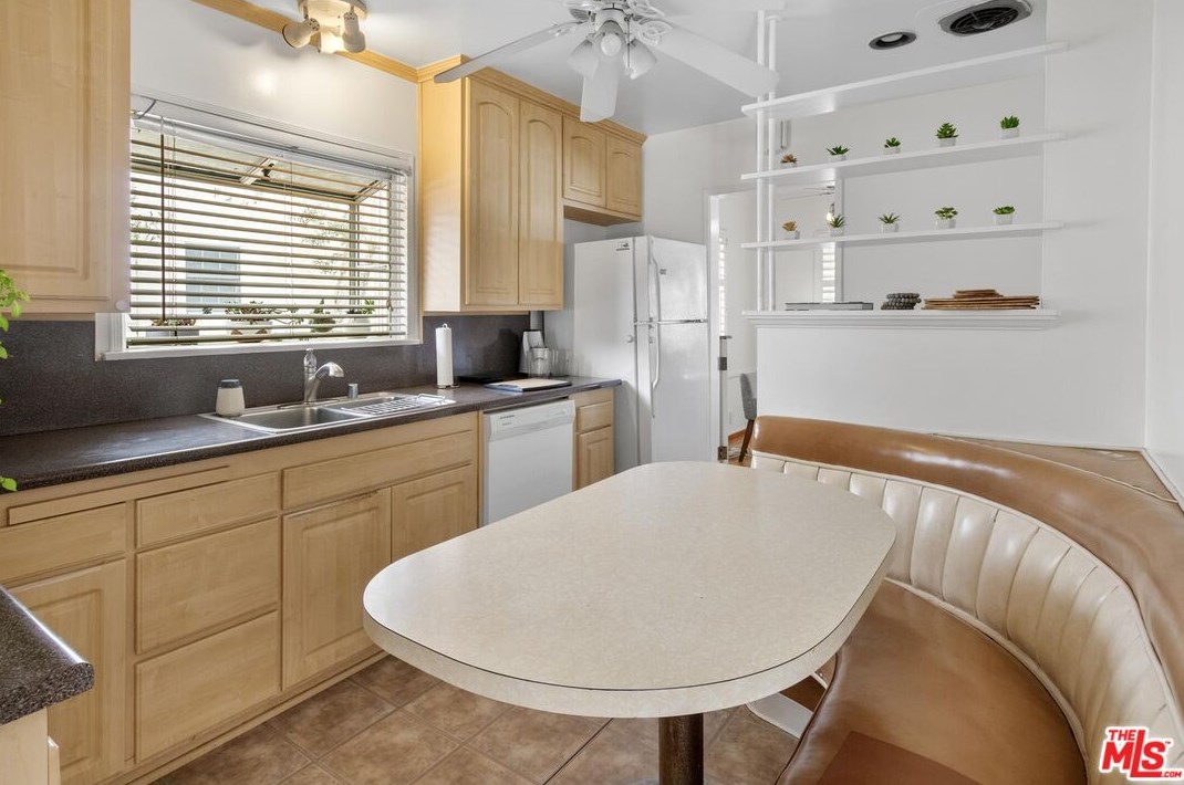 7818 Mcconnell Ave, Los Angeles CA  90045-1044 exterior