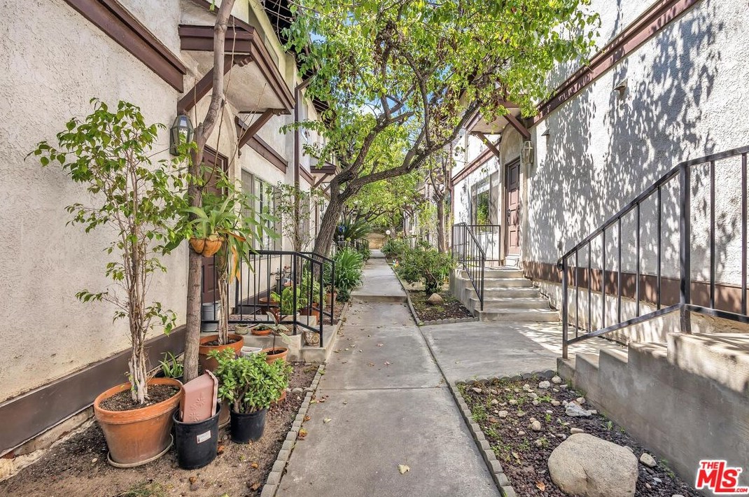 149 Avenue 54, Los Angeles, CA 90042-4555